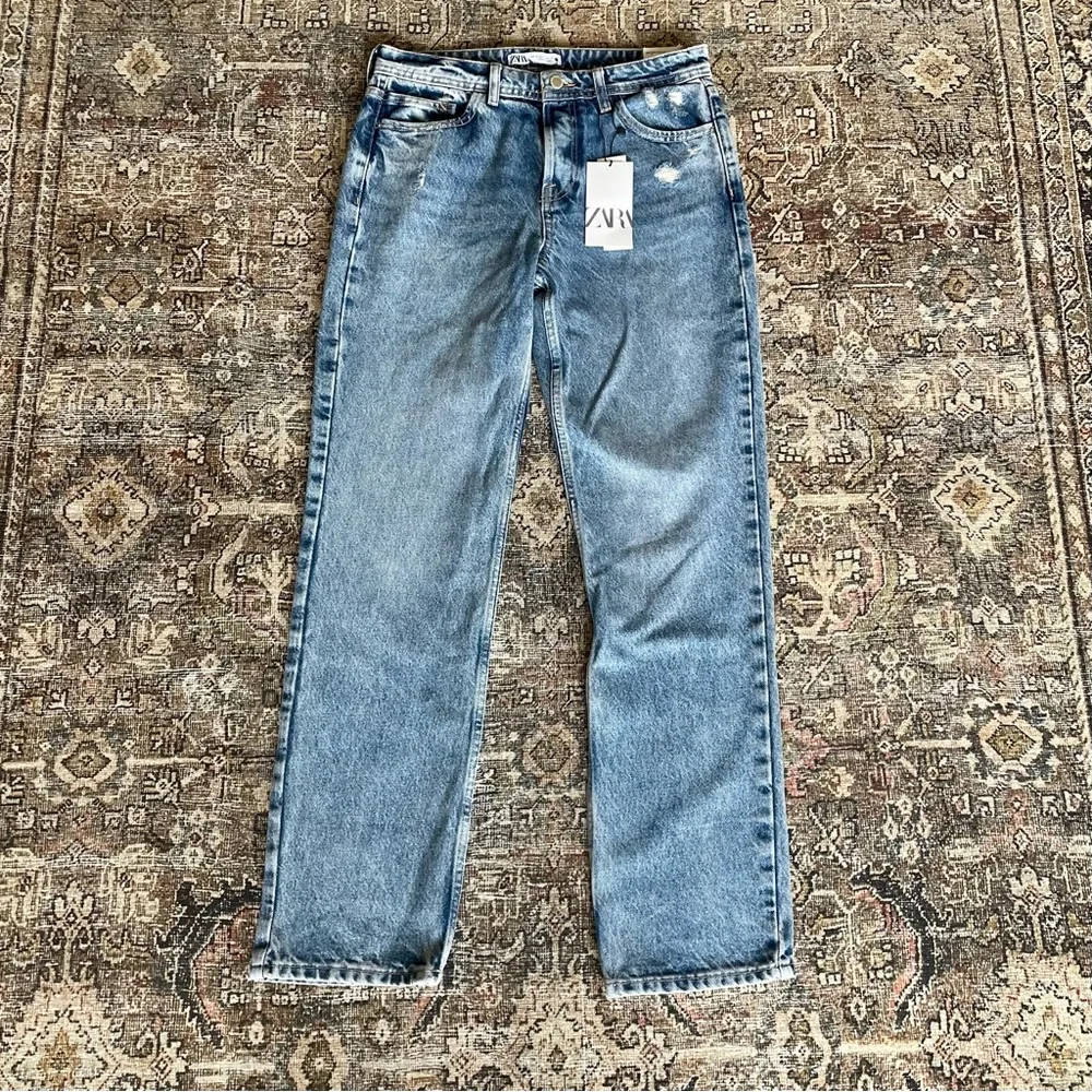 ✨SOLD✨ Zara Mid Rise Straight Leg Jeans - 6 - Picture 1 of 4